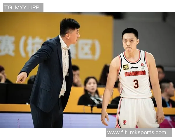 广东大胜却不满意杜锋:大家一度放松不防守——战术背后的深意与球队的成长之路 广东大胜却不满意杜锋:大家一度放松不防守——战术背后的深意与球队的成长之路